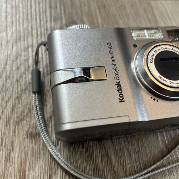 Kodak EasyShare C603 Digital Camera 6.1 MP with 3x Optical Zoom FOR PARTS - Picture 3 of 10